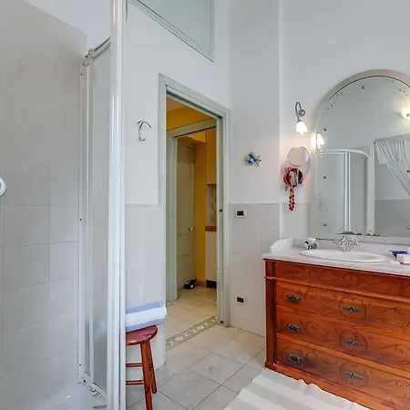 The Menton Townhouse With Balcony - Happy Rentals * Menton
